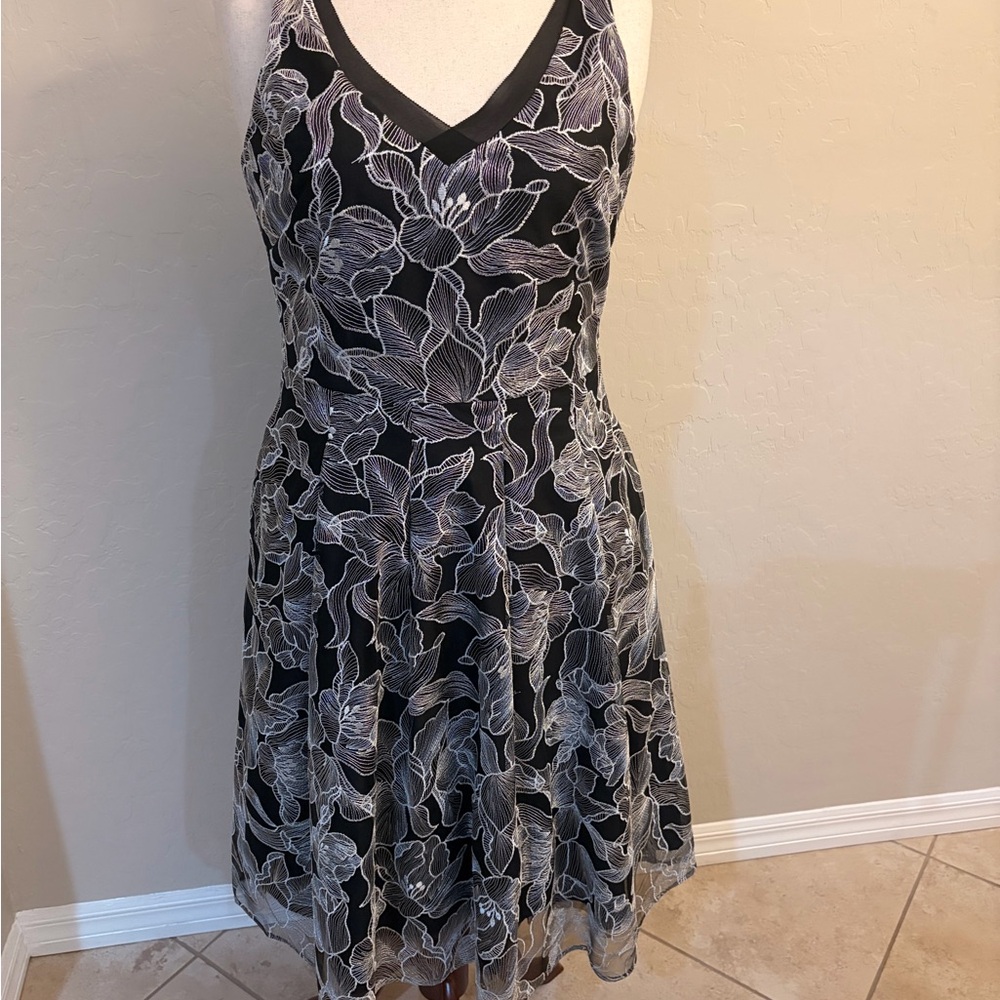 NWT White House Black Market Black and White Floral Midi Dress - Picture 2 of 7